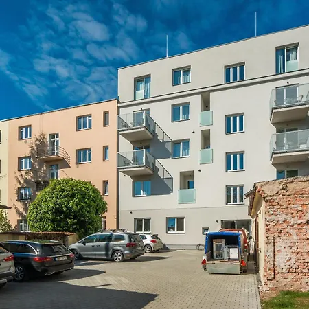 Perla Hradce 303 *