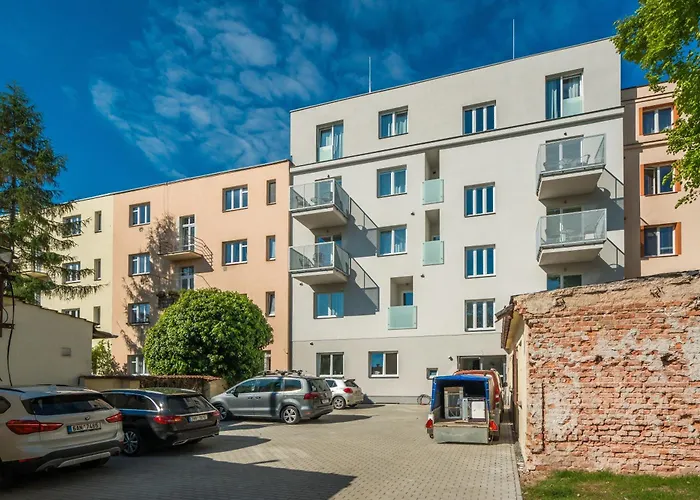 Perla Hradce 303 *